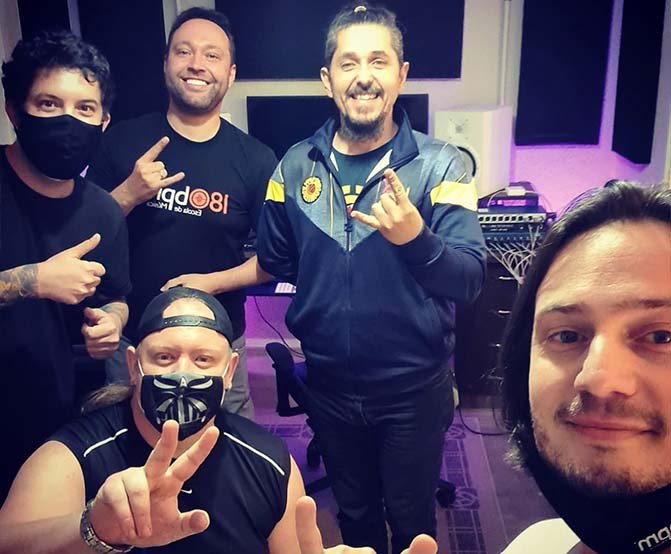 Adair Daufembach no Estúdio com galera