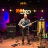 Escola de Música 180bpm realiza evento da Schecter Guitars com o músico Cacá Barros